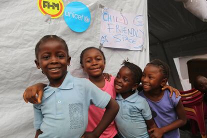 El Espacio Amigo de la Infancia, abierto en Regent (Sierra Leona) el pasado 18 de agosto para que los niños afectados por el deslizamiento de tierras tengan un lugar seguro en el que jugar.