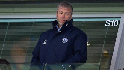 Roman Abramovich, en un partido del Chelsea en Stamford Bridge.