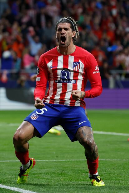 El centrocampista argentino del Atlético de Madrid Rodrigo de Paul celebra su tanto.