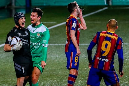 Ramón Juan celebra el penalti detenido a Pjanic.