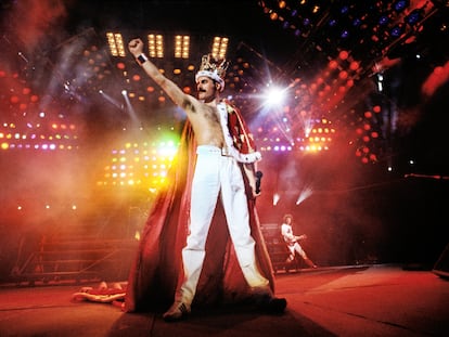 Freddie Mercury, en su actuación en el estadio en  1986, en una imagen proporcionada por Sotheby's.