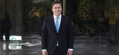 El presidente de El Corte Inglés, Dimas Gimeno Álvarez, posa ante la sede de la Fundación "Ramón Areces" de Madrid. EFE/Archivo