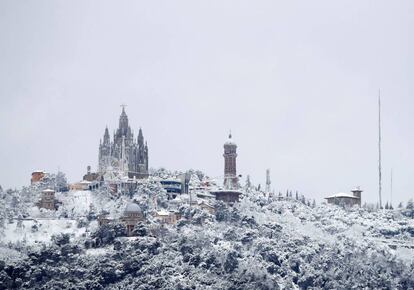 Vista de la muntanya del Tibidabo des de Barcelona.