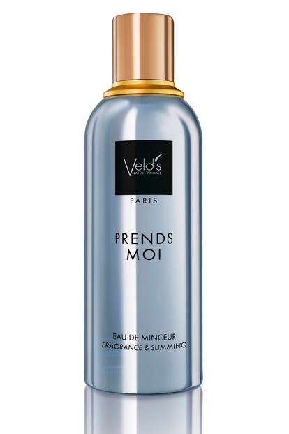 La firma Veld's ha lanzado el primer perfume del mundo que te puede ayudar a perder peso. No significa que lo huelas y, como por arte de magia, bajes dos tallas. Esta fragancia, llamada Prends Moi (cógeme) tiene la capacidad de disminuir las ganas de picar entre horas y, en general, el apetito, mediante la aromaterapia. Contiene ingredientes que, al olerlos, liberan endorfinas que producen bienestar general pero también reducción del hambre. Se utiliza con un masaje sobre la piel por lo que hasta su propia aplicación ya es todo un placer. Lo puedes comprar online y cuesta 42 euros.