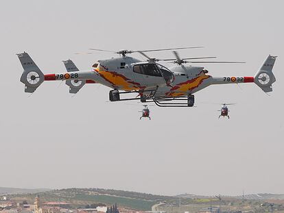 Acrobacias de helicópteros en la base de Armilla