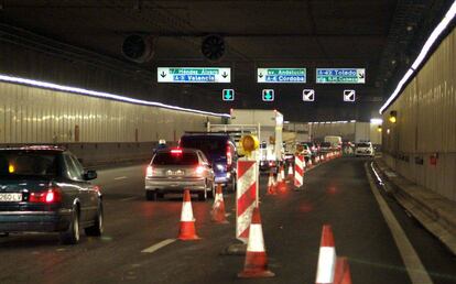 Uno de los t&uacute;neles de la M-30 en Madrid.