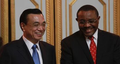 Li Keqiang, con el presidente de Etiop&iacute;a, Hailemariam Desalegn.  