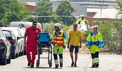Traslado en helicóptero sanitario hasta el 12 de Octubre del herido en el accidente laboral en Arganda del Rey.