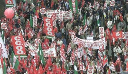 La manifestación en favor del subsidio agrario en Sevilla, ayer, al principio de la marcha.