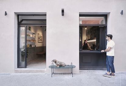 La fachada de Osom Coffee Atelier, en la calle de Santa Teresa 2, en una foto cedida por el local.