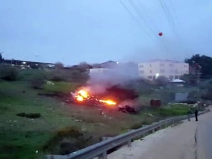 Imagen de un v&iacute;deo del lugar donde se estrell&oacute; el caza F-16 en el norte de Israel.