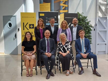De pie: Lucía Sánchez-Ocaña (Qualitas Energy), Alberto Moreno (Aranzadi LA LEY), Cristina Retana (Aranzadi LA LEY), Fabio López (CMS Albiñana & Suárez de Lezo); sentados: Laura Paz Ramírez (BDO Abogados), Ángel José Báscones (Ontier), Beatriz Martinez-Falero (Mahou San Miguel) y Ángel Vallejo (Fremap). ARANZADI LA LEY