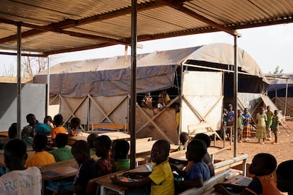 Escuela temporal para niños y niñas desplazadas en la ciudad de Ouahigouya capital de la región Norte de Burkina Faso.