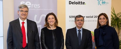 De izquierda a derecha, Fernando Ruiz (presidente de Deloitte), Ana Sainz (directora de Seres), Francisco Román (presidente de Seres) y Marciala de la Cuadra (socia de Deloitte).