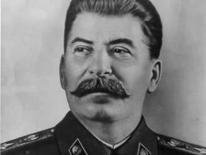 Josef Stalin é o dirigente comunista que teve durante três décadas o controle absoluto da URSS, uma nação que na época de sua morte detinha 9,6% do PIB mundial. Em um período em que o mundo estava dividido em dois, Stalin era o líder de um dos blocos.