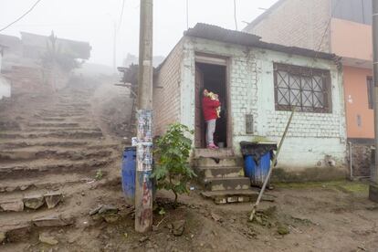 Los habitantes de los barrios periféricos pagan por el agua 10 veces más que los del centro de Lima.
