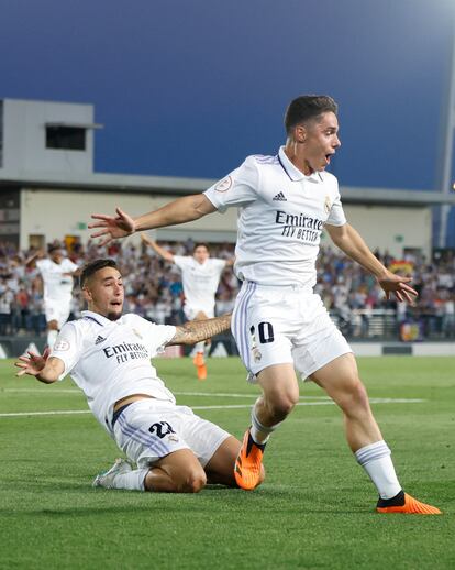 Sergio Arribas celebra el 3-0 ante el Barcelona Atlètic.