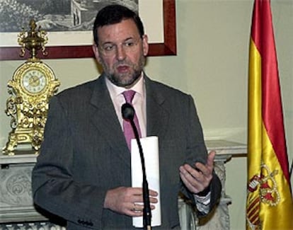 El ministro del Interior, Mariano Rajoy, durante la rueda de prensa en la que ha mostrado su satisfacción por la medida.