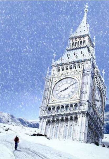 El Big Ben del Parlamento de Londres, caído bajo la nieve.