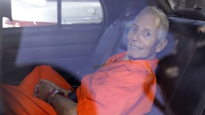 Robert Durst é levado à prisão de Orleans Parish em 1º de outubro de 2019.