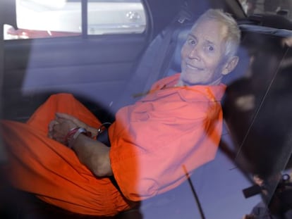 Robert Durst é levado à prisão de Orleans Parish em 1º de outubro de 2019.