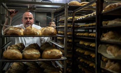 Joan Bagur, en el horno de Sal y Dulce Artesanos