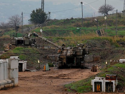 Despliegue de la artillería de Israel, el sábado en los Altos del Golán.