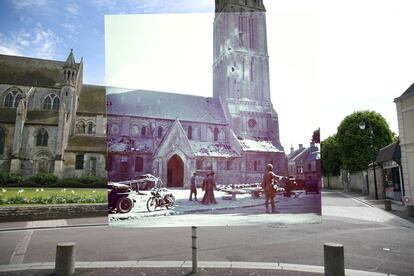 La iglesia de Bernieres-sur-mer, el 6 de junio de 1944 y en la actualidad. Fue una de las primeras localidades de Francia liberadas.