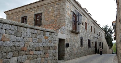 El palacio en el que Adolfo Suárez, pasaba con su familia los periodos vacacionales en Ávila,es ahora el hotel La Casa del Presidente.