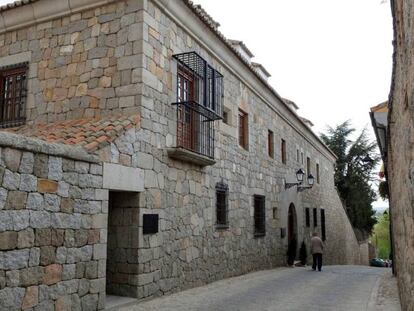 El palacio en el que Adolfo Suárez, pasaba con su familia los periodos vacacionales en Ávila,es ahora el hotel La Casa del Presidente.