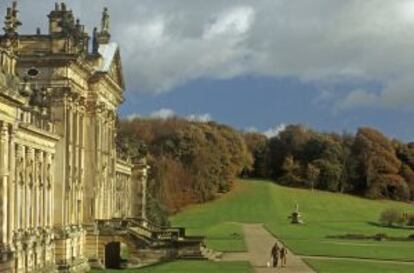 Fachada principal del castillo de Howard, en North Yorkshire (Inglaterra).