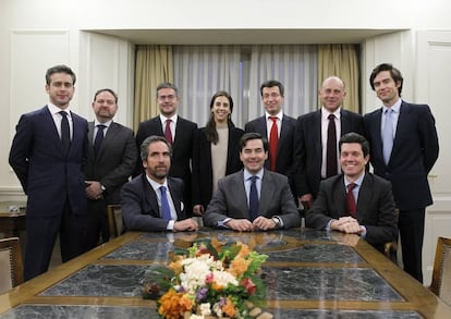Equipo de Crédit Agricole. Sentados: P. Lladó, I. Sánchez y J. Álvarez-Rendueles; de pie: A. Pérez Carrascosa, A. García-Magdalena; C. Ballesteros, I. Riopérez, A. Abellás, J. L. Carranza y G. Bergareche.