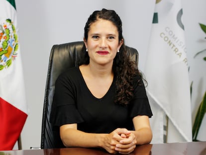 Bertha Alcalde Luján en una fotografía oficial de la Cofepris, dependencia en la que trabaja.