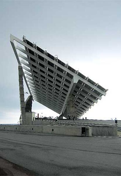 La pérgola fotovoltaica del Fórum de Barcelona, premiada en la Bienal de Arquitectura de Venecia.

El jardín de las Eras en Formentera, obra última del estudio.