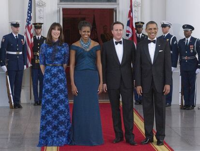 El presidente y la primera dama estadounidenses organizaron una cena de gala en la Casa Blanca en honor al primer ministro británico, David Cameron y a su esposa Samantha.