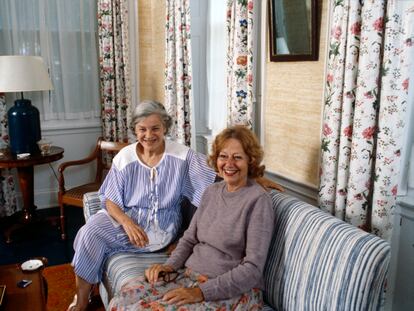 Elizabeth Hardwick (derecha) y Mary McCarthy, en casa de esta última en 1980.