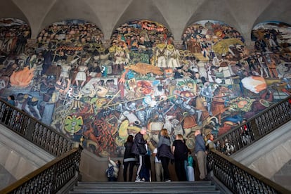 Mural de Diego Rivera sobre la llegada de los españoles a México, en el Palacio Nacional de Ciudad de México.