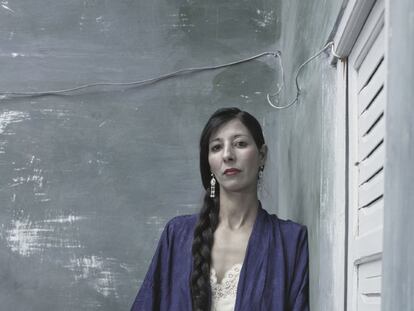 <i>Mehri, Zarin Series</i> (2005), de Shirin Neshat.