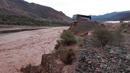 La ruta nacional 9 también fue cortada al tránsito.