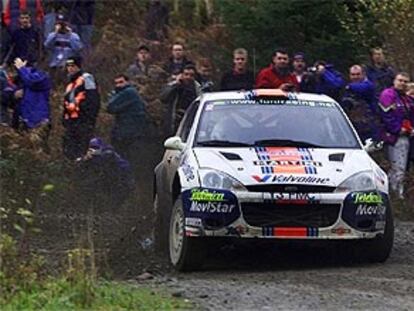 El Ford Focus de Carlos Sáinz y Luis Moya, en el tramo noveno del rally de Gran Bretaña.