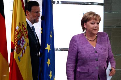 Merkel y Rajoy entran en la sala de prensa de La Moncloa.