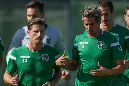 Adrien Silva junto a Coentr&atilde;o en un entrenamiento del Sporting de Portugal.