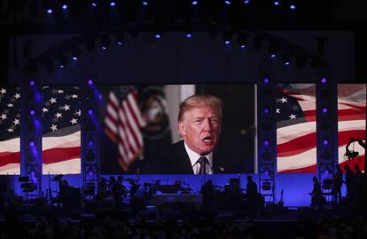 Un video de Donald Trump este sábado, el Texas, en un concierto benéfico para los afectados por el huracán Harvey.