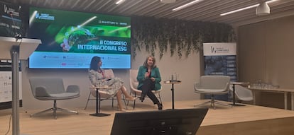 Paloma Baena, directora de estrategia global en Renfe y Cristina Retana, directora de contenidos e innovación de Aranzadi LA LEY durante  II Congreso Internacional de ESG, organizado por la World Compliance Association.