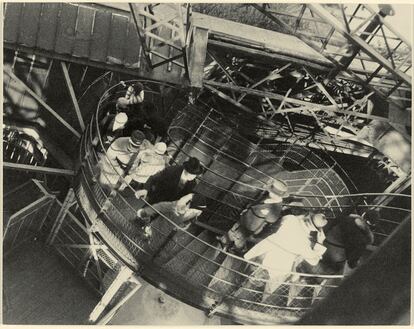 'Hacia tanto viento en la Torre Eiffel', 1931.