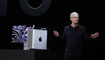 El director general de Apple, Tim Cook, habla sobre el MacBook Pro en la conferencia de desarrolladores celebrada en San José (California).