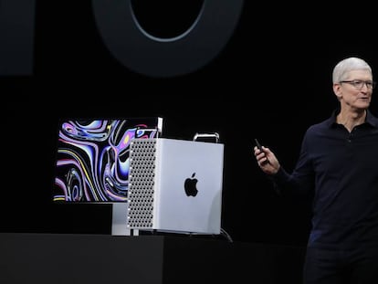 El director general de Apple, Tim Cook, habla sobre el MacBook Pro en la conferencia de desarrolladores celebrada en San José (California).