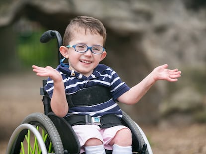 Liam, un niño afectado por mielomeningocele y tratado en el Hospital Infantil de Boston (Estados Unidos), en una imagen de 2019.