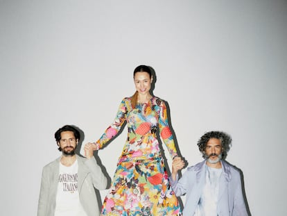 Leonardo Sbaraglia vestido de Emporio Armani, Natalia Verbeke, de Missoni, y Juan Diego Botto (camiseta Dolce&Gabbana y traje Emporio Armani) posan para ICON