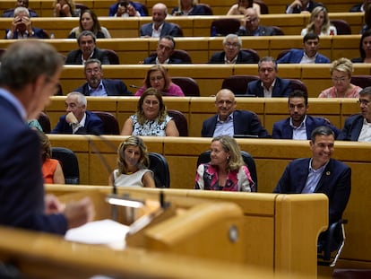 (I-D) La vicepresidenta segunda y ministra de Trabajo y Economía Social, Yolanda Díaz; la vicepresidenta primera y ministra de Asuntos Económicos y Transformación Digital, Nadia Calviño y el presidente del Gobierno, Pedro Sánchez, mientras interviene el presidente del PP, durante un debate monográfico sobre la crisis energética y el contexto económico, en el Senado, a 6 de septiembre de 2022, en Madrid (España). El objetivo de este encuentro es subrayar las diferencias entre los dos modelos, mostrar el apoyo de la Unión Europea a las medidas propuestas por España, hacer pedagogía y dejar claros cuáles son los intereses que defiende cada líder.
06 SEPTIEMBRE 2022;SANCHEZ;FEIJOO;CRISIS ENERGETICA;ECONOMIA;CONTEXTO ECONOMICO;GOBIERNO;PP;SENADO
Jesús Hellín   / Europa Press
06/09/2022